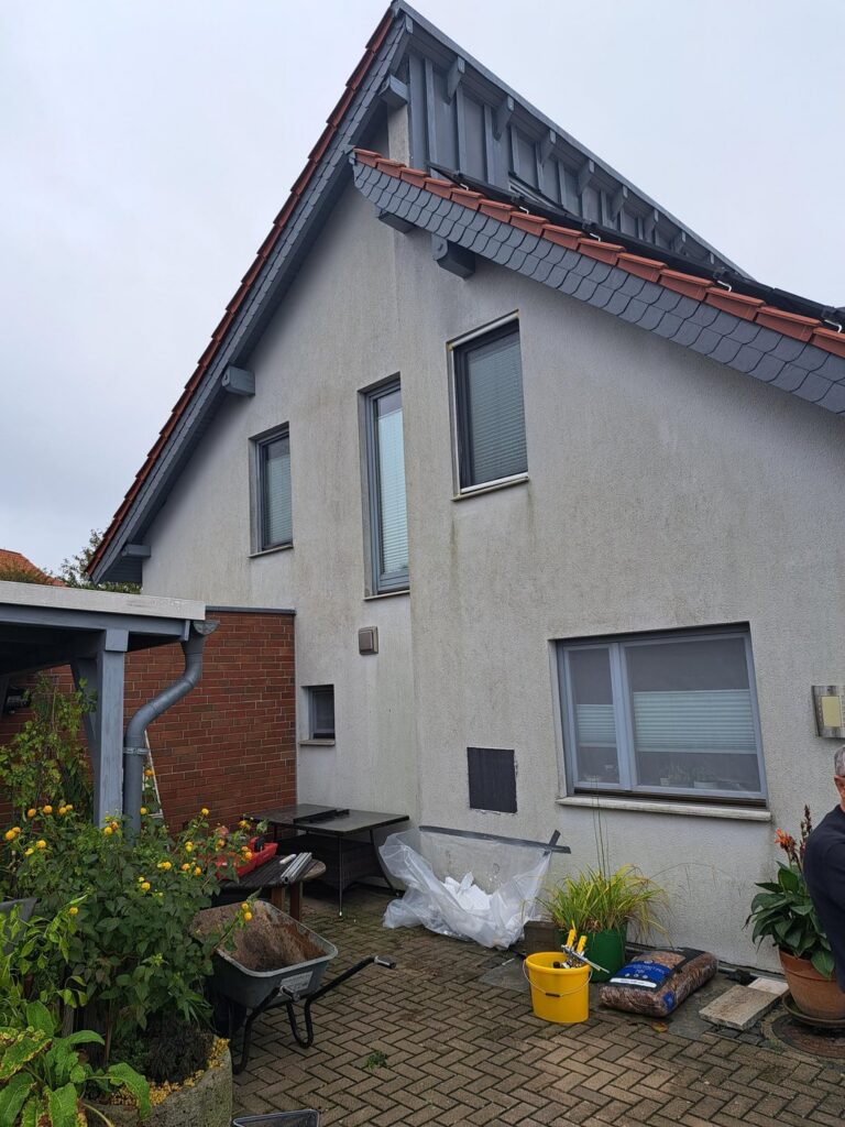 Das eigene Haus vor der Sanierung, Giebelseite